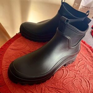 Universal Thread Slip On Black Ankle Snow/Rain Boots Sz 8